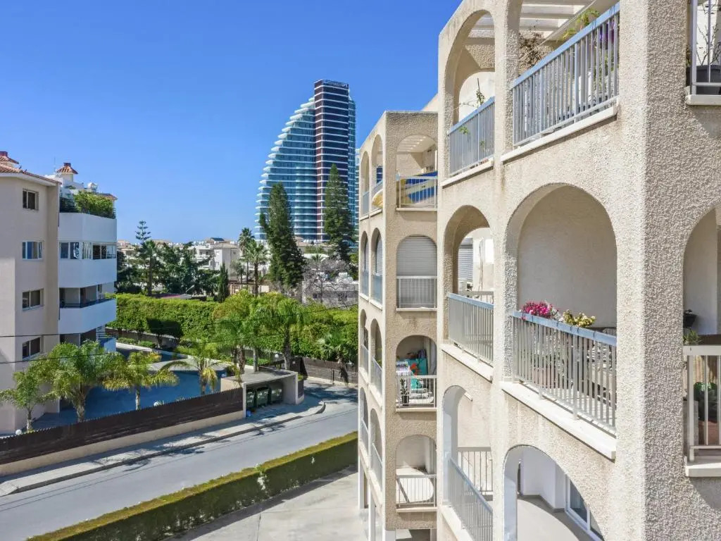 Sanders Sun City - 3-bdr Apt With Shared Pool