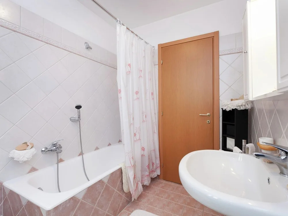 Simplistic Apartment in Consiglio di Rumo With Fenced Garden