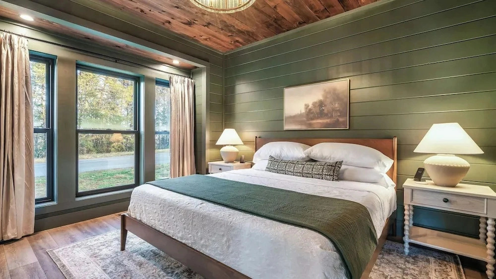 White Pines by Avantstay Family Retreat Game Room + Wraparound Porch + Hot Tub