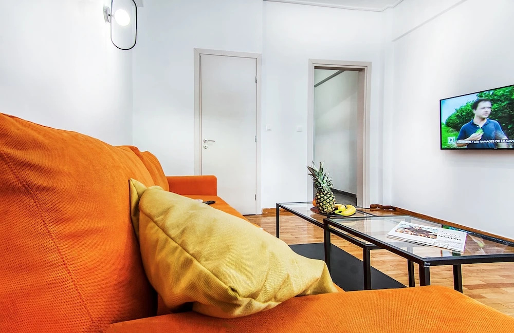 Modern and Stylish Renovated Flat, next to Metro