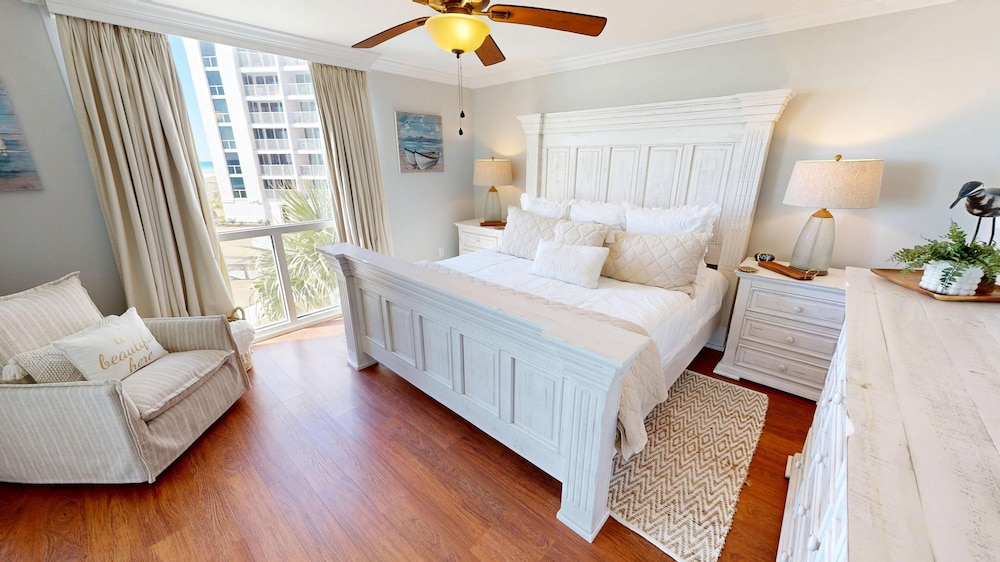 Shoreline Towers 1033 2 Bedroom Condo