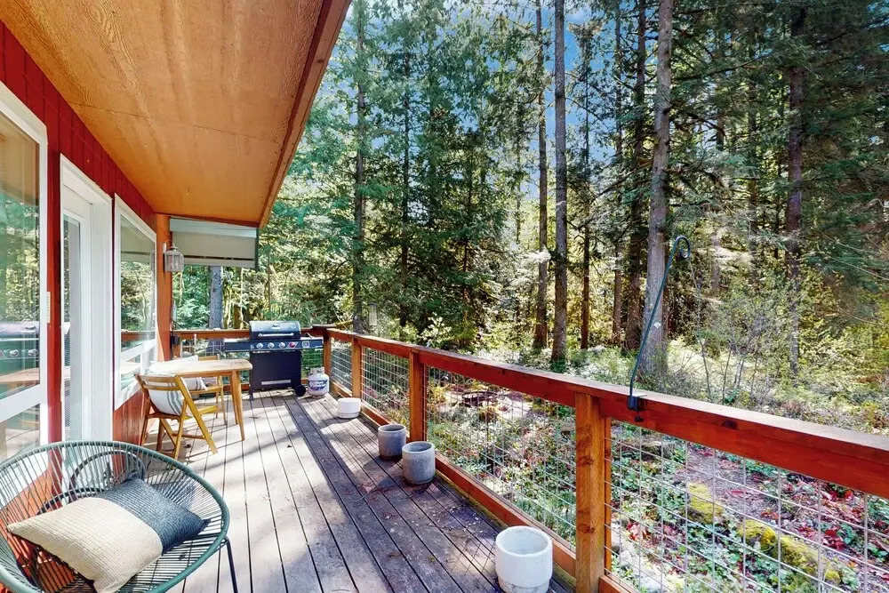 Dog-friendly 3 BR Cabin W & Decks & Bunk Room