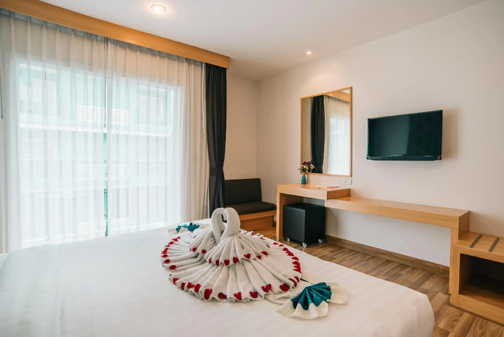 iCheck inn Central Patong