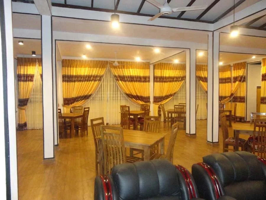 Deshani Holiday Inn