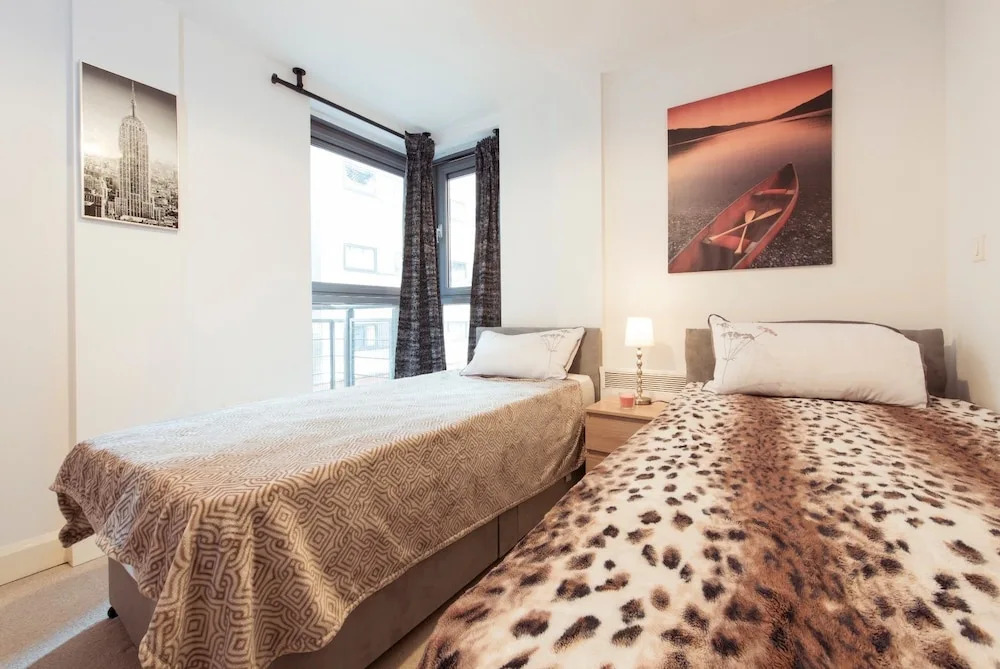 Bright, Roomy 2BR Flat for 6 Near Central Bristol