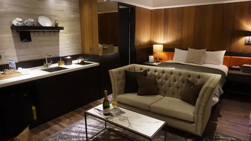 Le Charm Suite