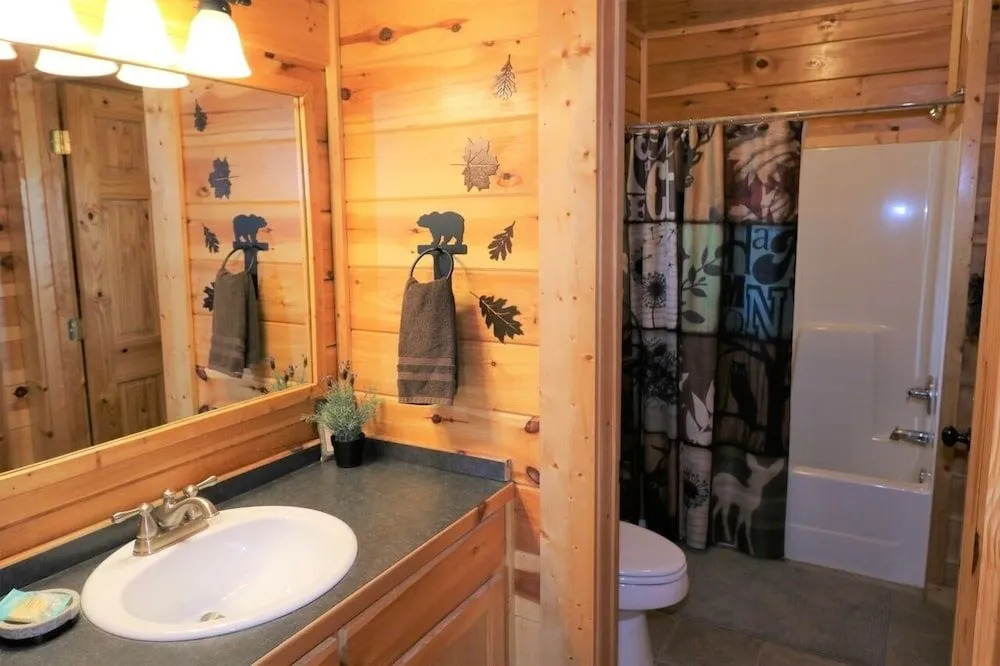 A Stone's Throw 2 Bedroom Cabin by RedAwning