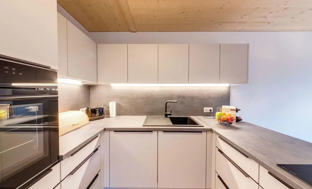 Urban-Apartmenthaus zwischen Berg und See