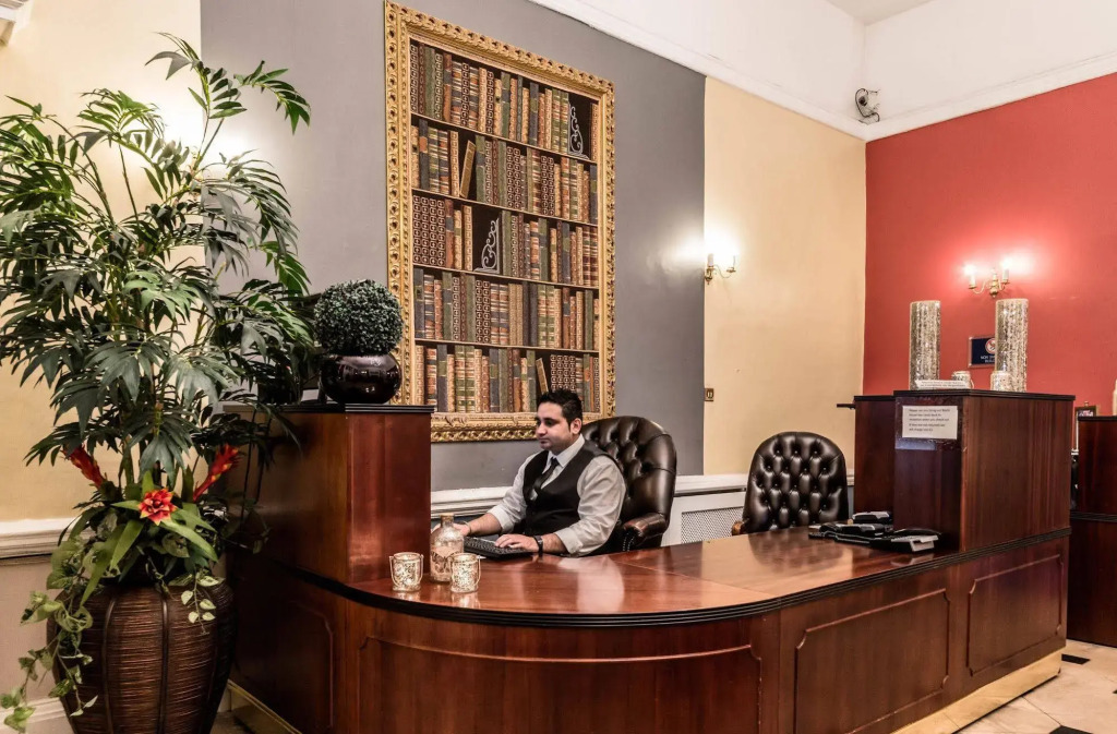 Baylis Park Hotel