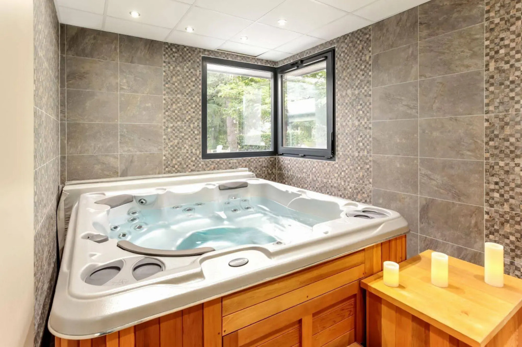 Logis Hotel Restaurant & SPA Au Comte dOrnon