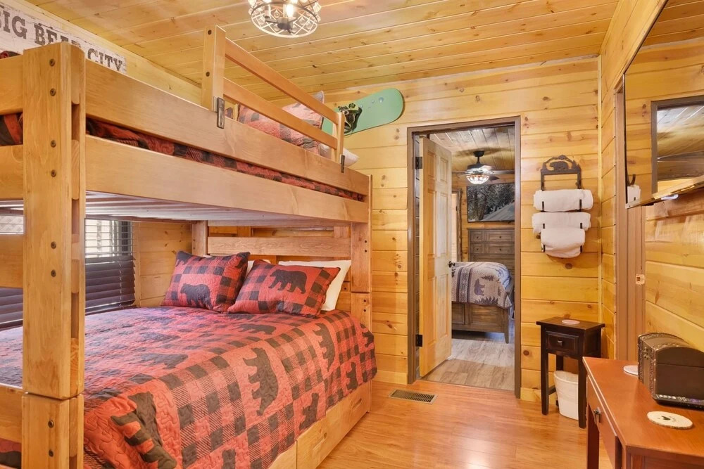 2031-fox Lodge 5 Bedroom Home by RedAwning