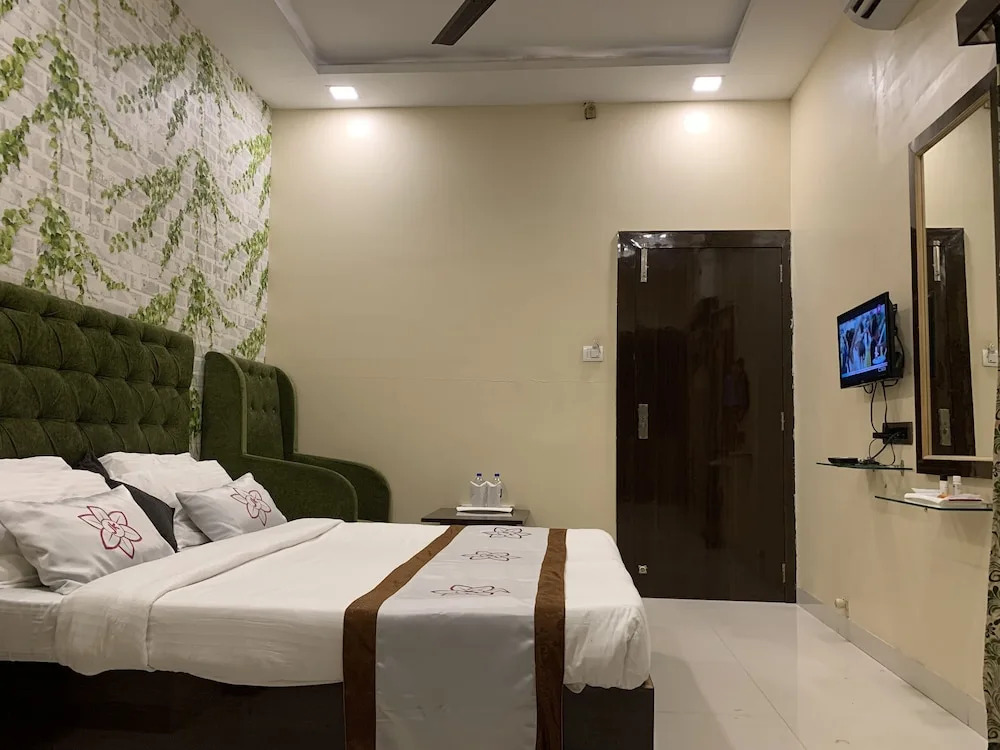 JK Rooms 126 Parashar Legacy - Opp Railway Station