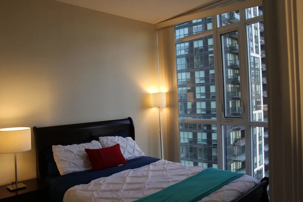 Galaxy Suites Square One unit 1904
