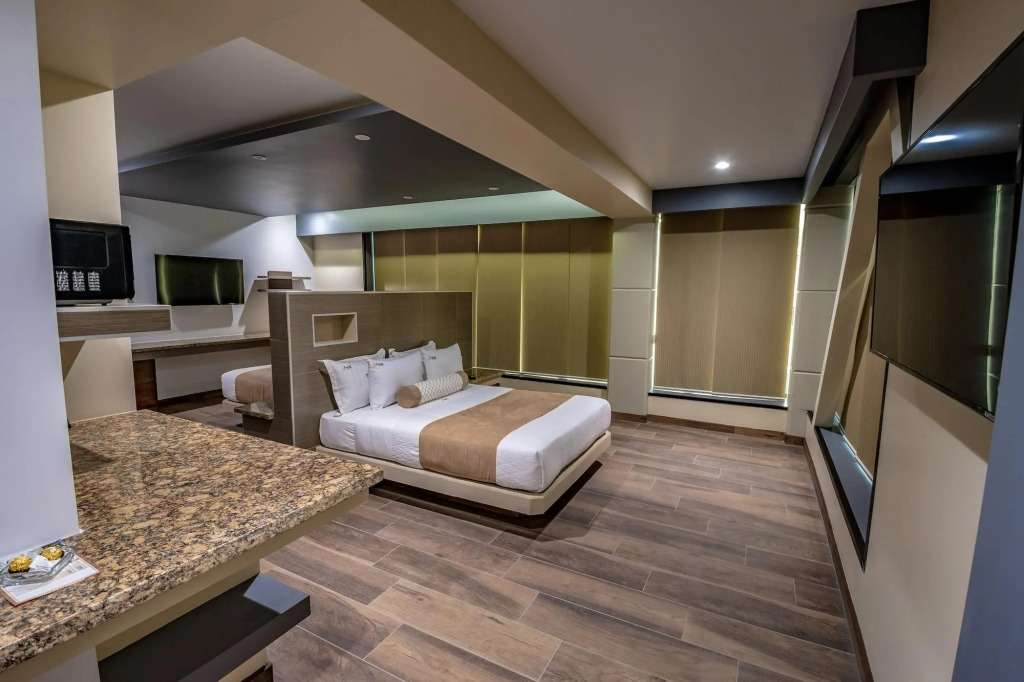 HOTEL EIFFEL