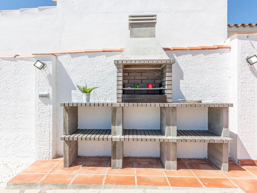 Villa in Empuriabrava With Private Pool & Mooring