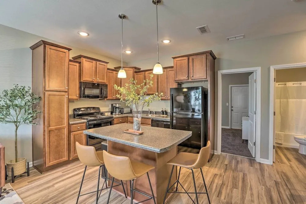Airy Tallahassee Condo ~ 5 Mi to Downtown!