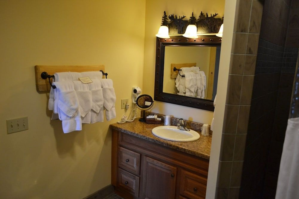 Crooked River Lodge