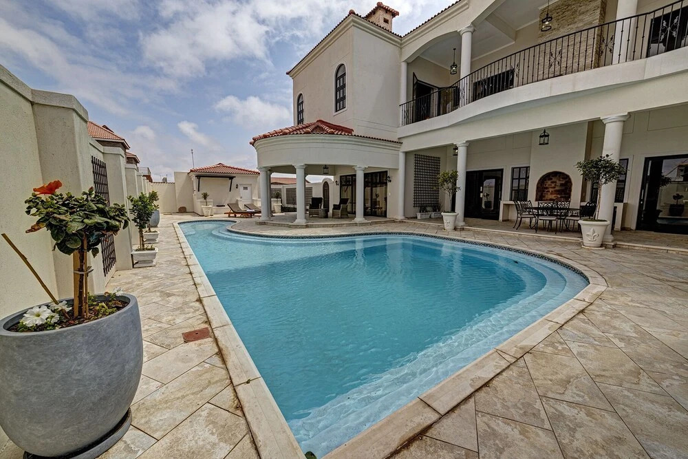 Lagoon Luxury Suites