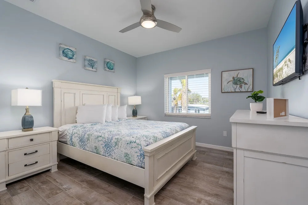 233 Delmar Avenue - Beautiful Private Pool Home 3 Bedroom Home by RedAwning
