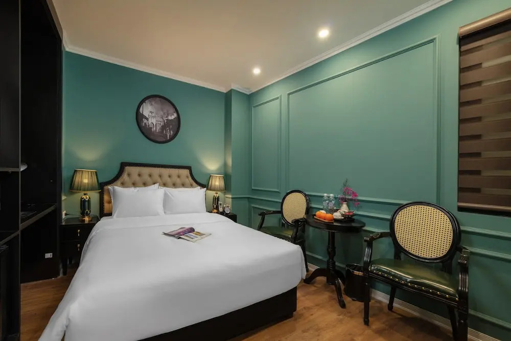 Madelise Palace Hotel & Travel