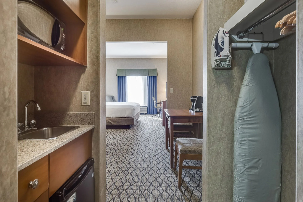Holiday Inn Express & Suites Saskatoon Centre by IHG