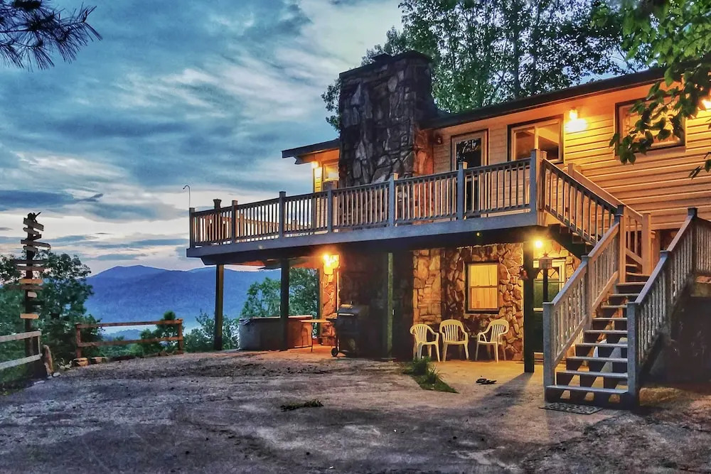 Secluded Mountain Home w/ Stunning Views & Deck!
