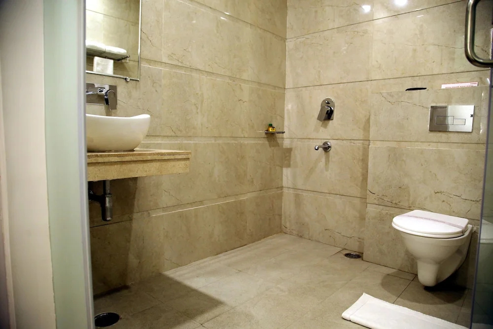Sallow Royal Suites by Dew Drop