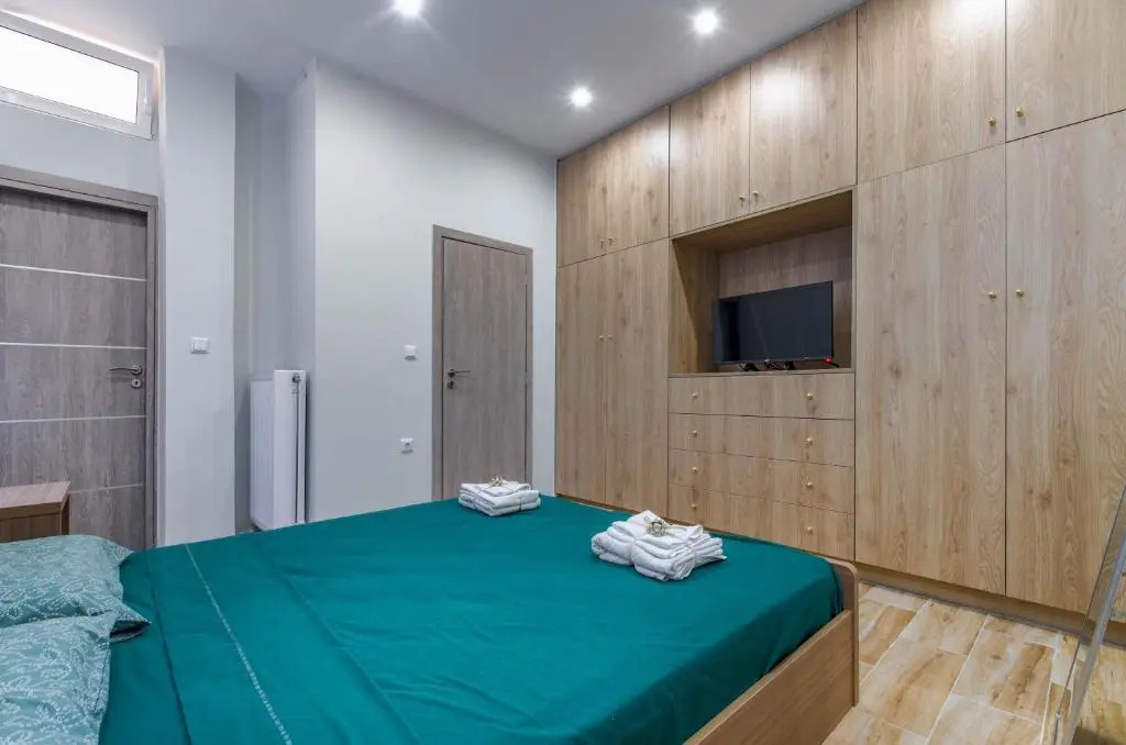 Renovated 2BD house close to Pireus port