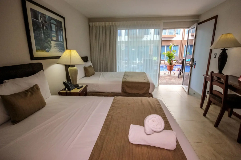 Beachfront Hotel Tramonto