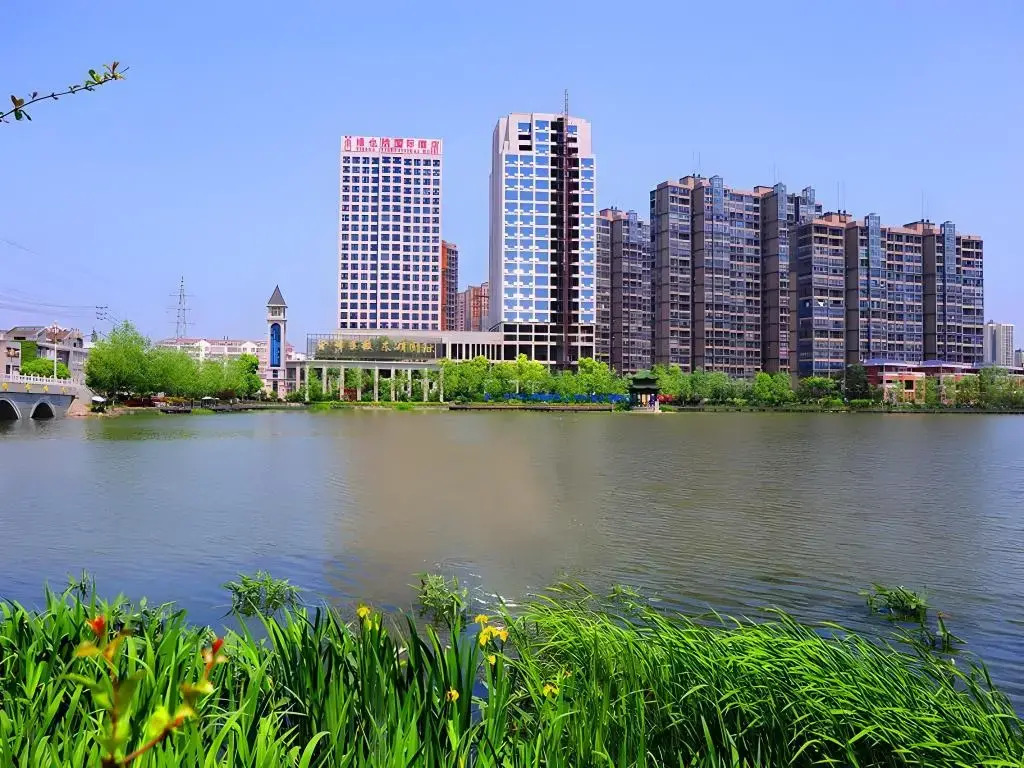 Vienna International Hotel (Tianmen Wanda Plaza Donghu Branch)