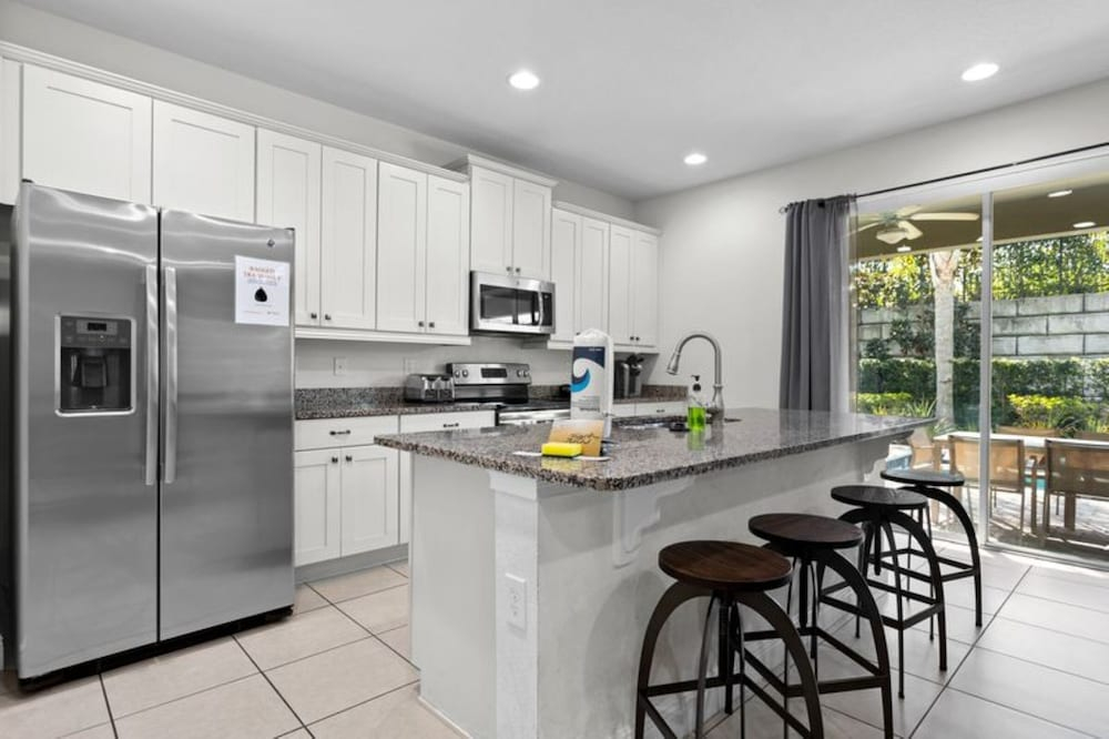 320-6-pc-pet Friendly 6 Bedroom Home With Game Room