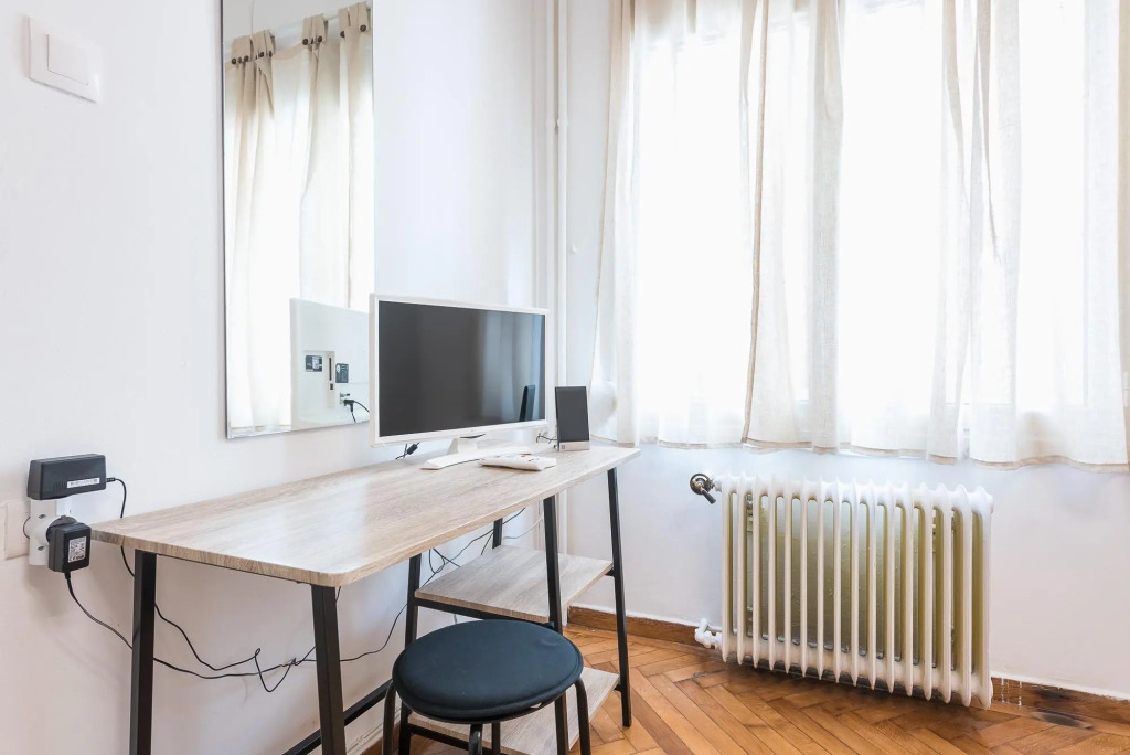 Cute and central apt for 3