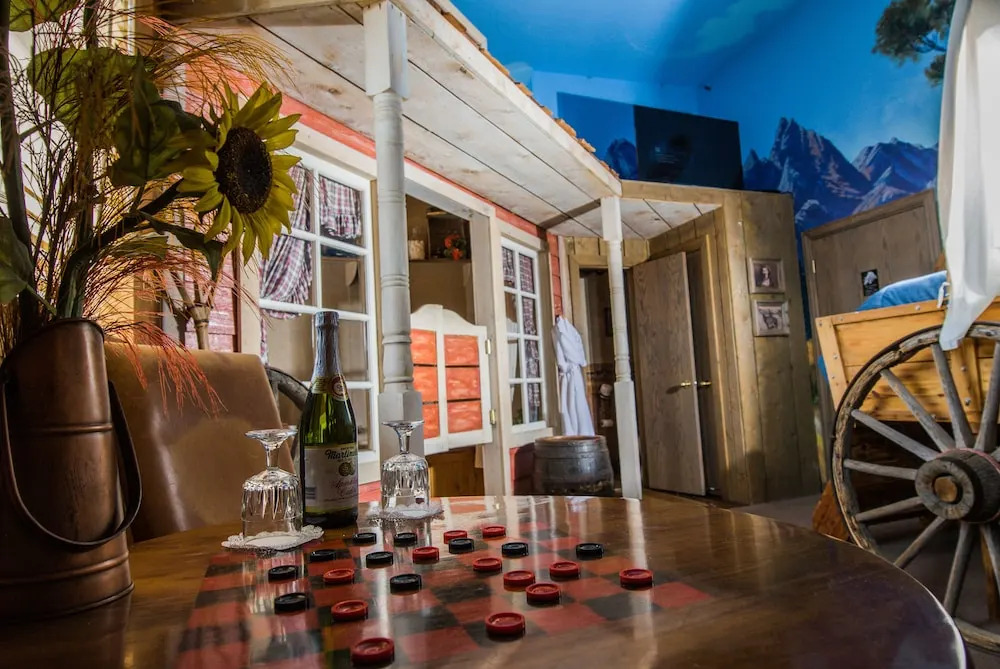 The Anniversary Inn - Fifth South