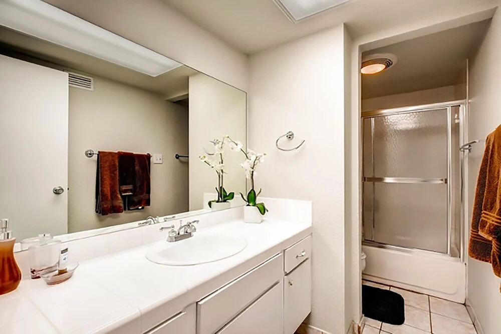 888 Convention Center 3 BEDROOM 2 BATH Condos