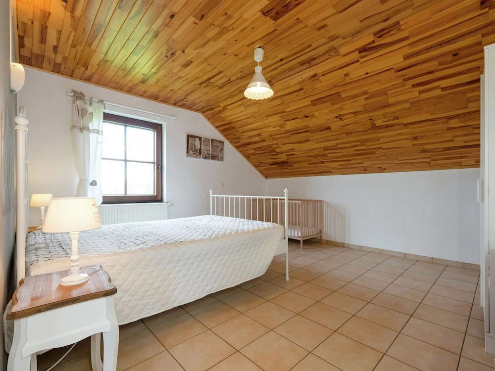 Nice Villa, Renovated 2015, Large Garden, Quiet Location, 10km From Houffalize