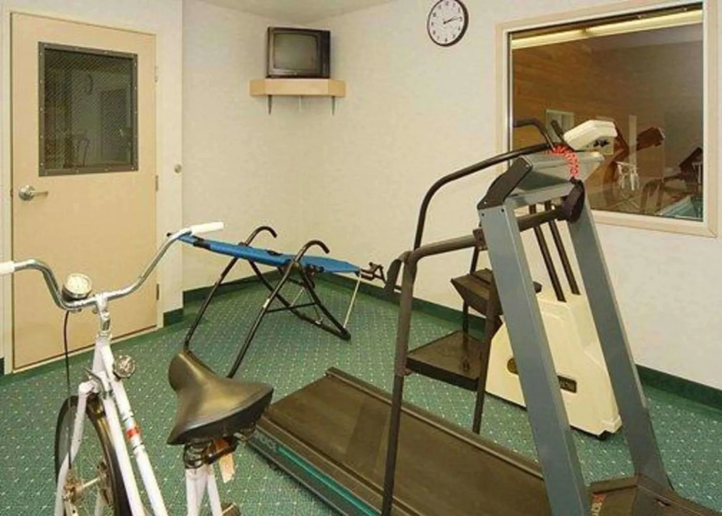 Bridgeway Inn & Suites