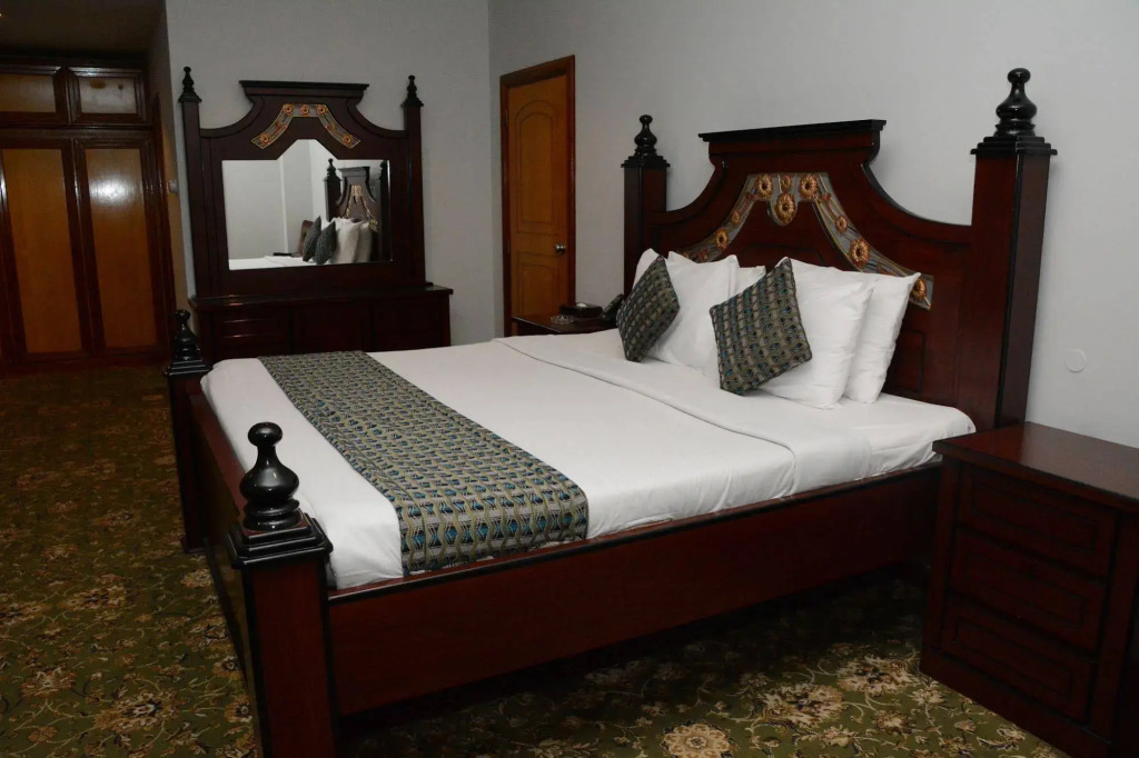 Phoenicia Hotel-Hoora
