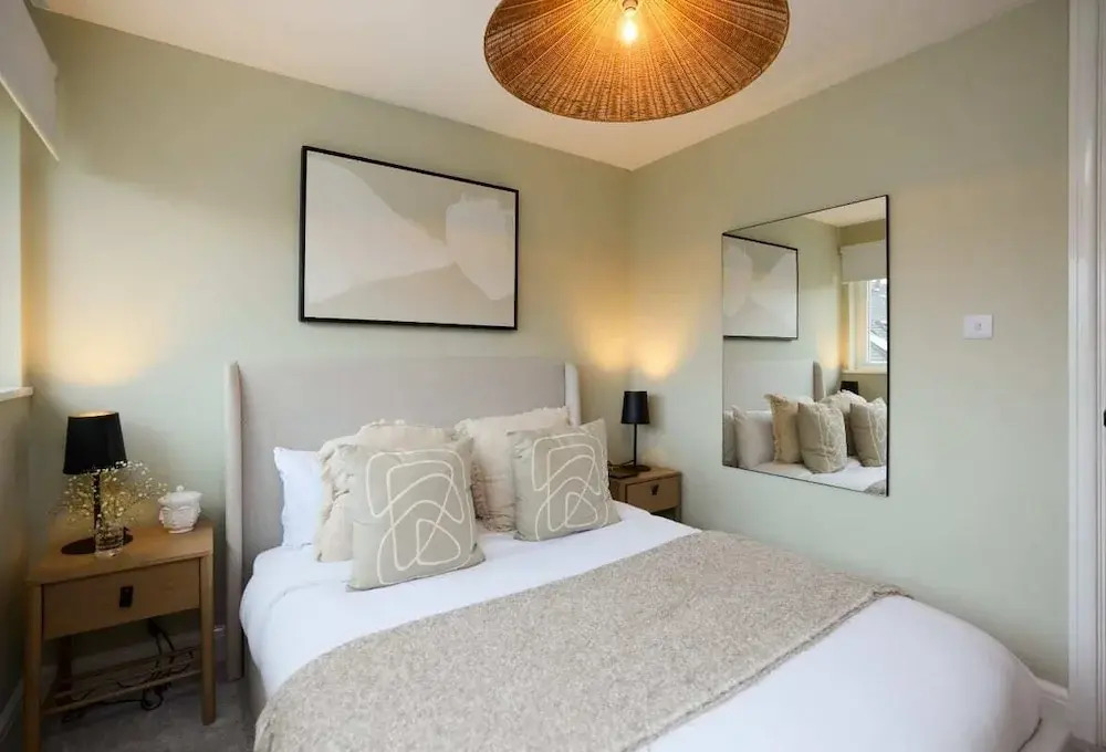 The Isleworth Place - Stunning 1bdr Flat With Balcony
