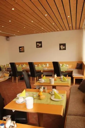 Hotel am Hachinger Bach by Blattl