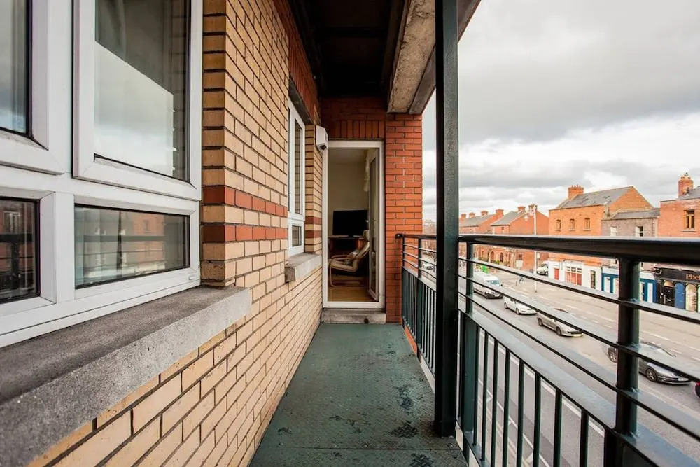 2 Bedroom Apartment 15 Minutes From City Centre