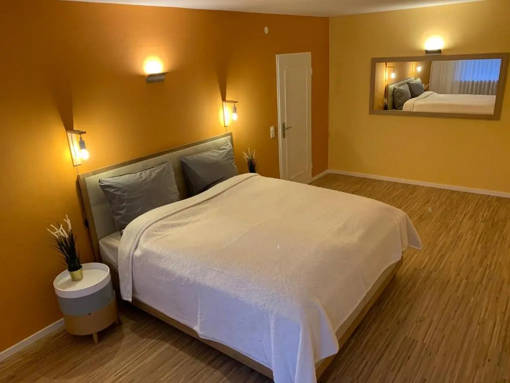 Moderne Ferienwohnung nahe SWR und Golfplatz