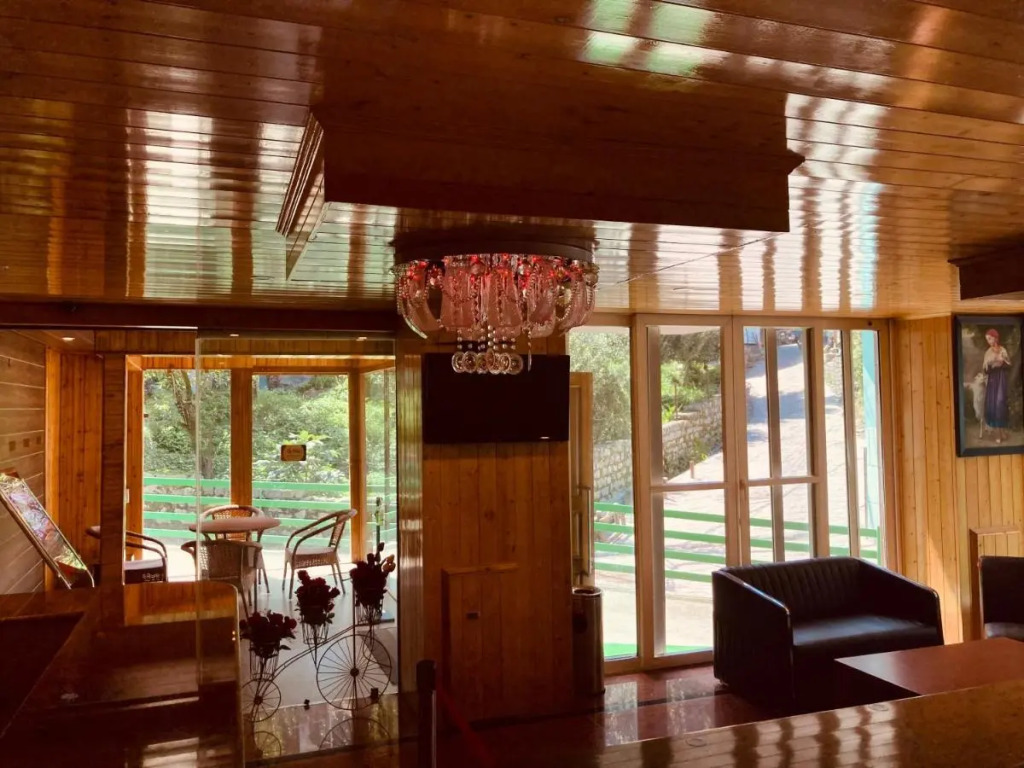 Vista Resort Near Mall Road Manali - Centrally Heated & Air Cooled