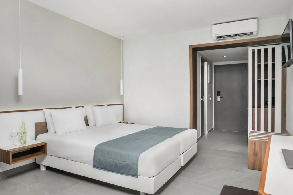 Iris Hotel