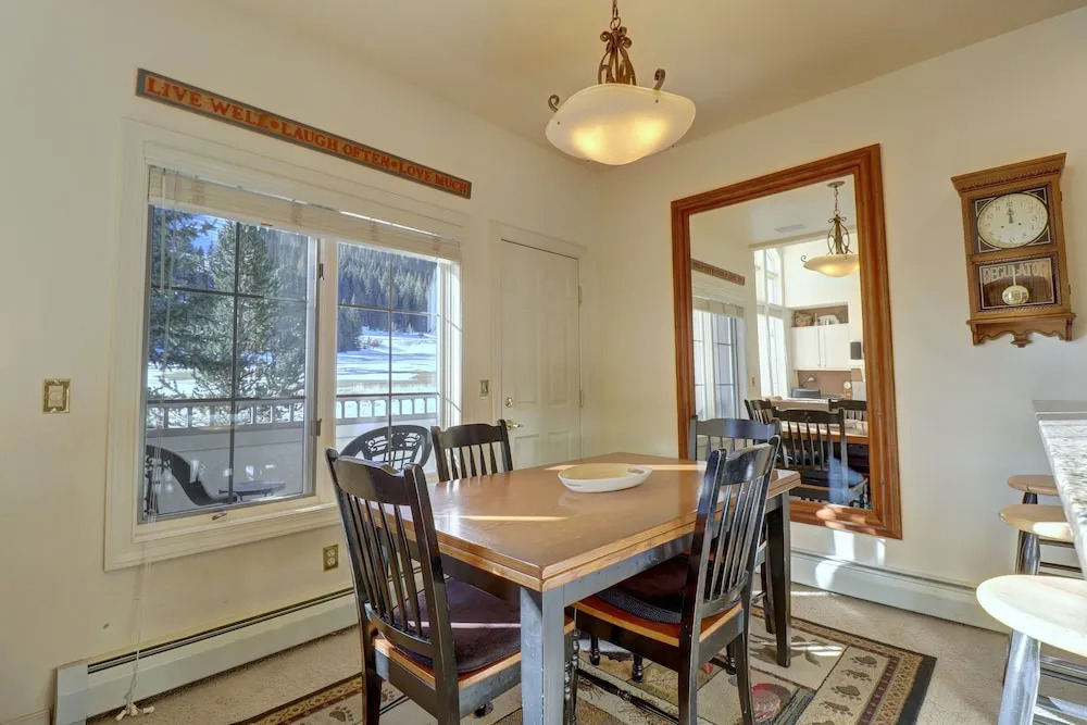 Spacious Slope-side Ski-In Ski-Out Town Home, Private Garage - ER12 by Redawning