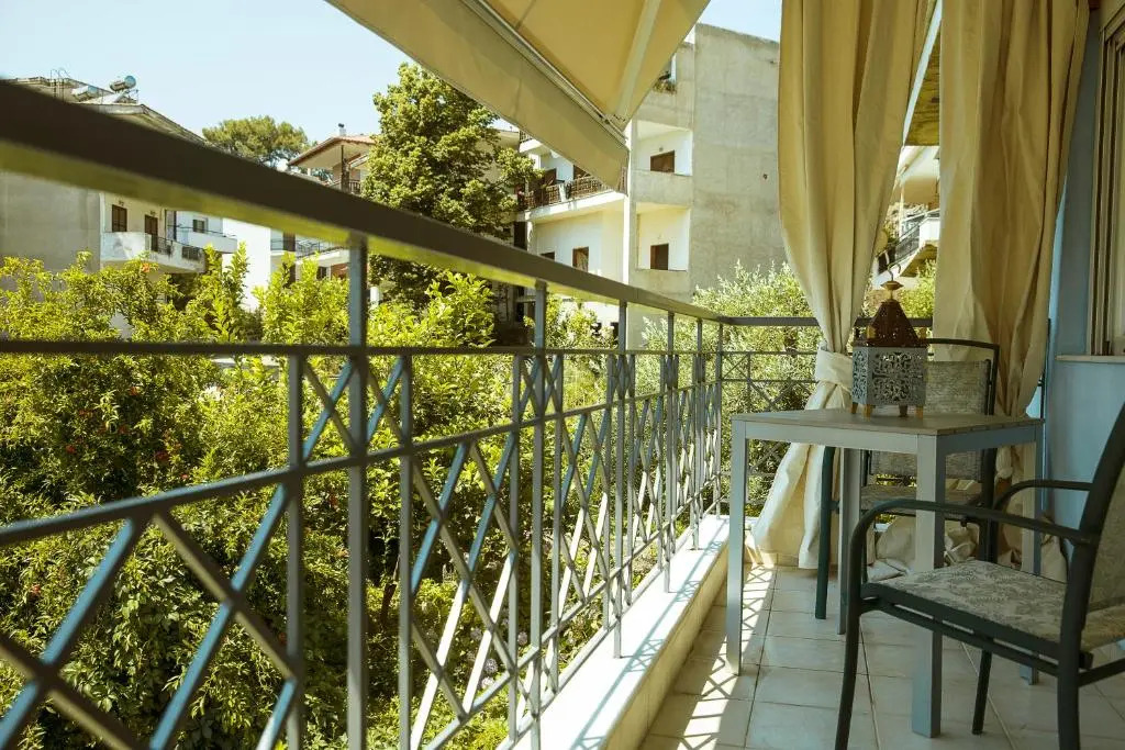 Menexe Apartments-Kelyfos