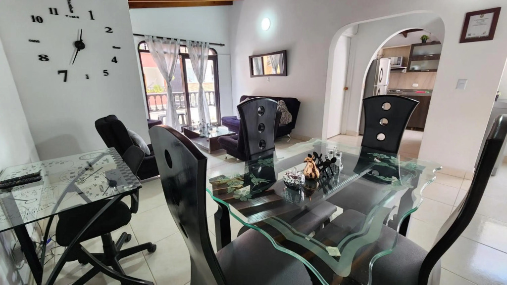 confortable apartamento en envigado muy central wifi de 300 megas