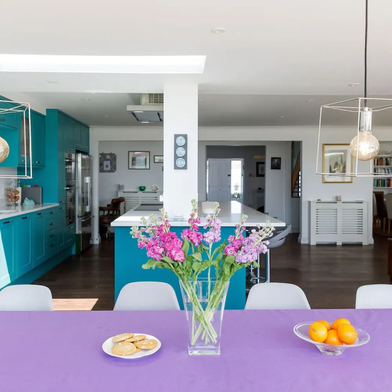 Vibrant Seafront Home With Seasonal Pool