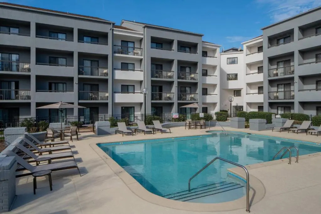 Courtyard by Marriott Nashville Airport