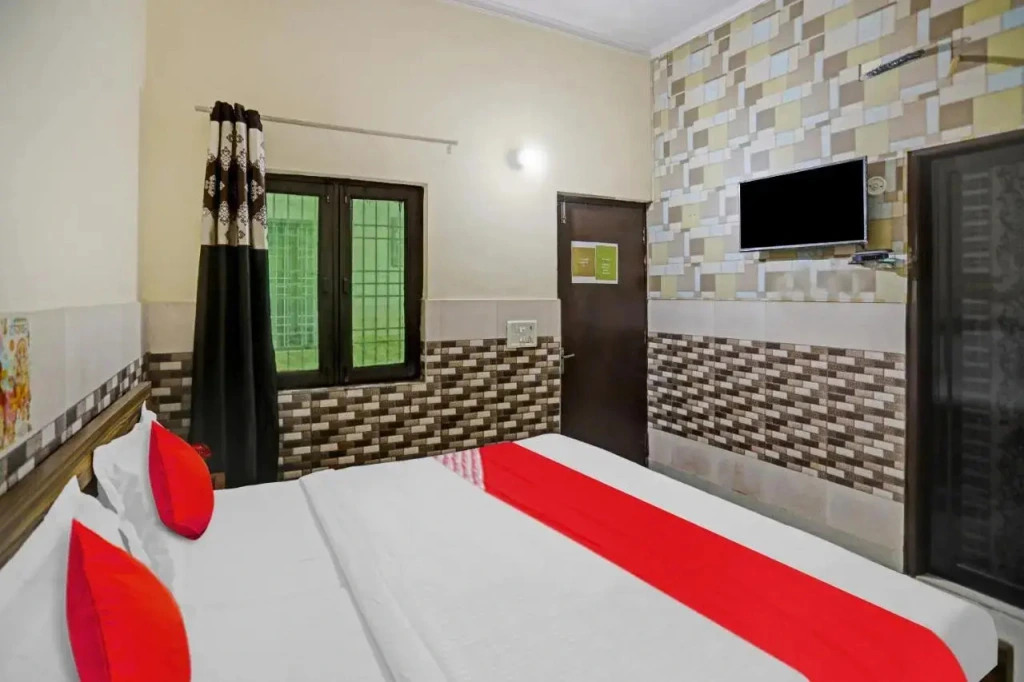 OYO Flagship Kashvi Palace Near Usmaanpur 1st pusta