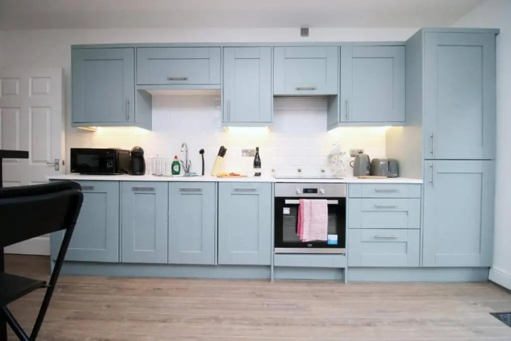 16 North Road Flat 2 by Mia Living Free Parking On Site